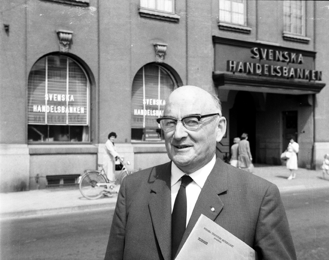 G. Ahnmark, Bankdirektör. Utanför Svenska Hande...