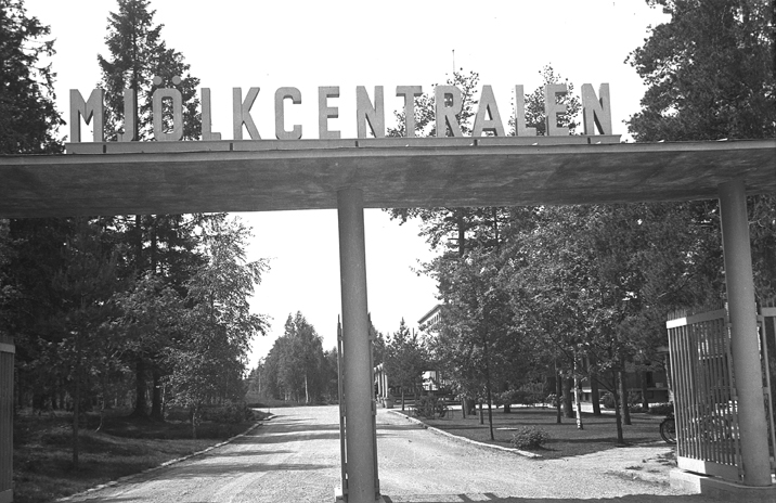 Mjölkcentralen i Oppeby. Fototid: 1945.