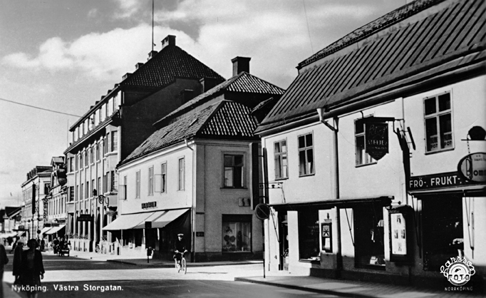 Nyköping. Västra Storgatan. Fototid: 1916-1956.
