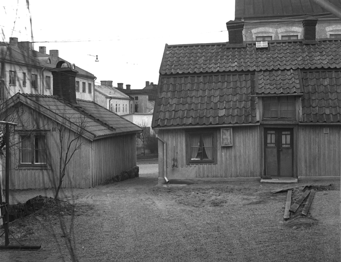 Gårdsinteriör Brunnsgatan 10-12. Fototid: 1959.