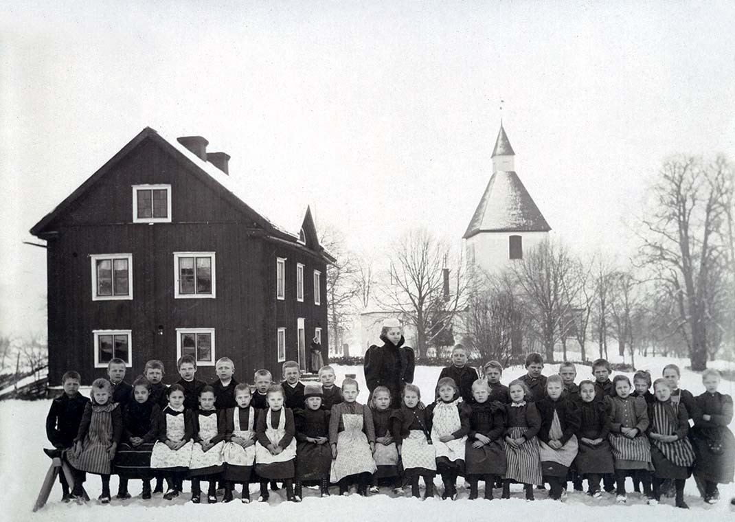 Tingstadieskolan, årsklassen 1900 med lärarinna...