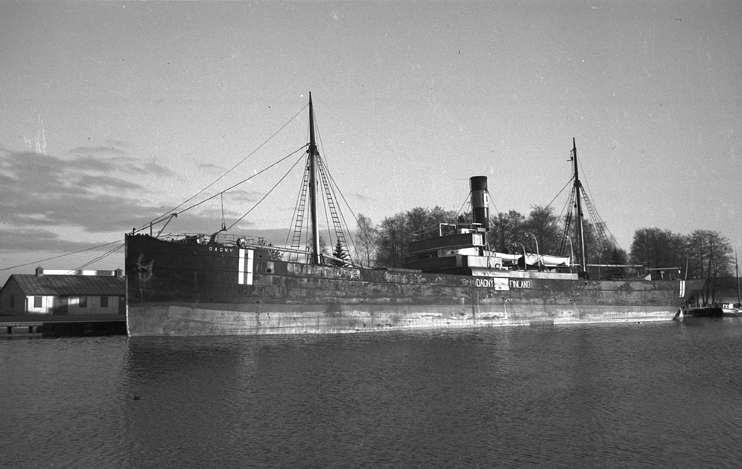 Örlogsmän i Nyköpings hamn. Fototid: 1938-07-15.
