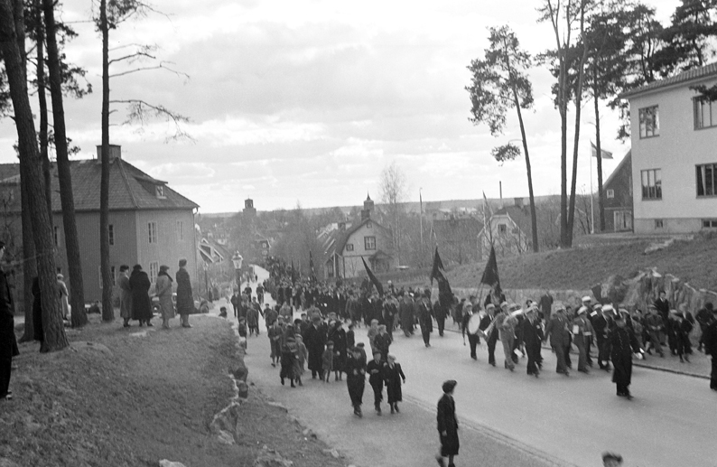 Första Majtåget, Stockholmsvägen. Fototid: 1938.