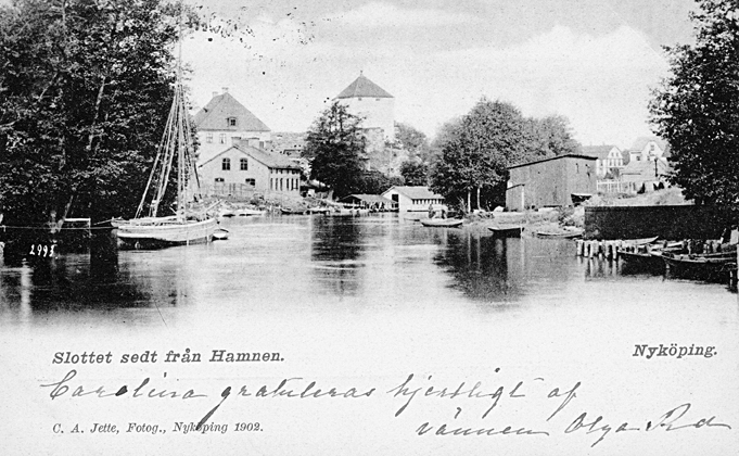 Slottet sedt från Hamnen. Nyköping. Fototid: 1902.
