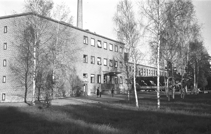 Nyköpings Mjölkcentral i Oppeby. Fototid: 1945.