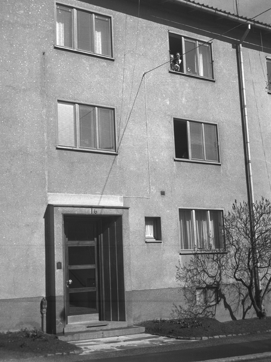Bagaregatan 16A portuppgång. Fototid: 1966.