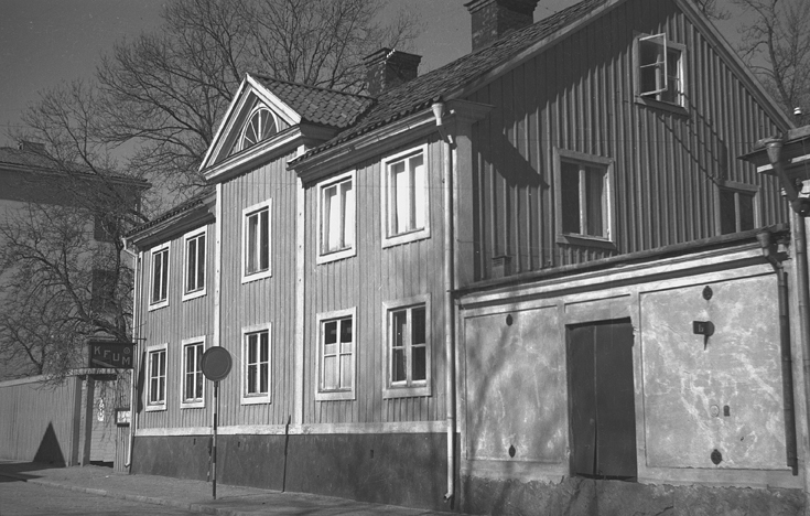 Huset mitt på bilden är för äldre Nyköpingsbor ...