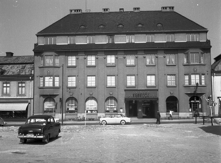 Svenska Handelsbankens hus uppfört 1916 och inv...