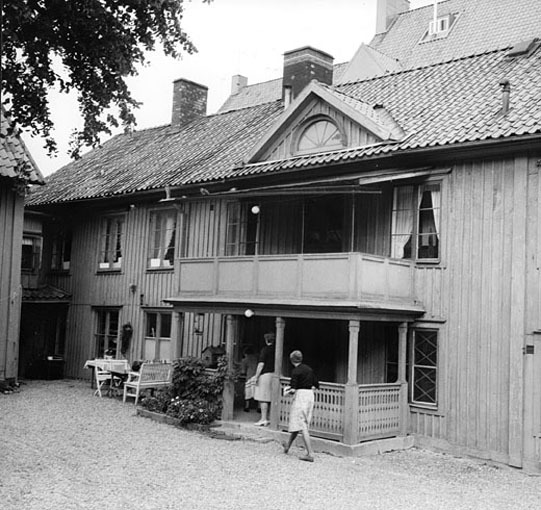 Gårdsinteriör, Östra Kyrkogatan. Fototid: 1965.