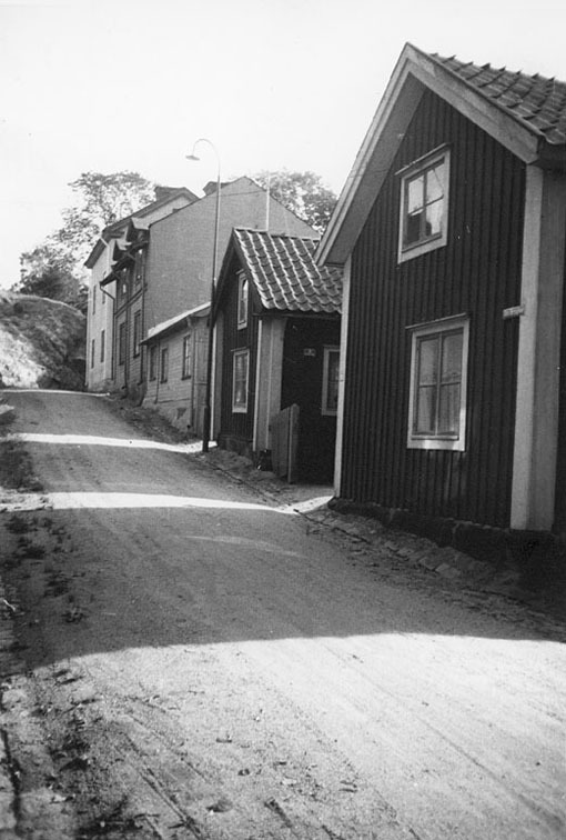 Från Stora Bergsgränd 6. Fyra hus revs år 1965 ...