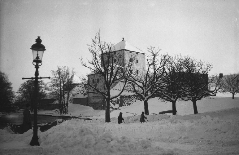 Nyköpingshus under vintertid. Fototid: 1922-1968.