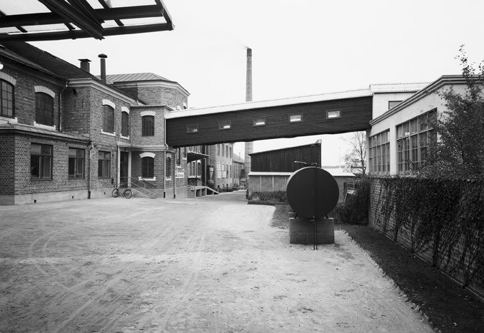 Glödlampsfabrikens gård, Nyköping. Fototid: 1963.