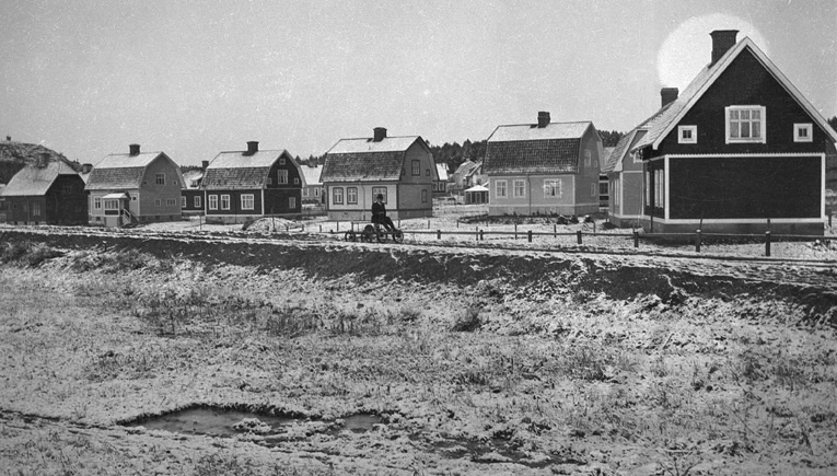 Järnvägslinjen vid östra villastan. Fototid: 1913.