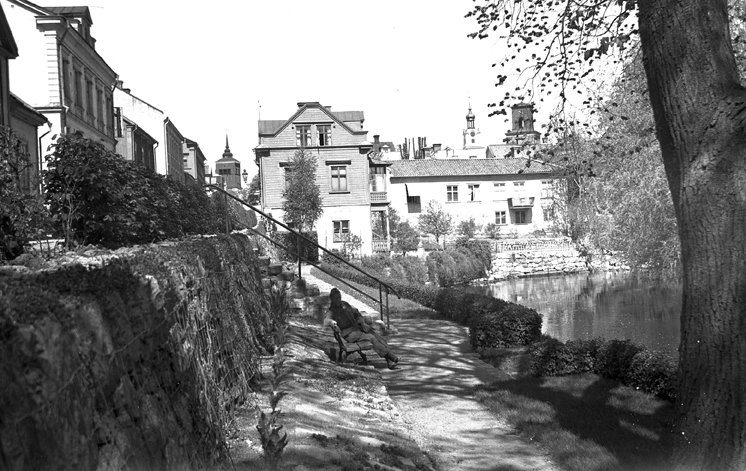 Slottsgatan med Åpromenaden. Fototid: 1930-1932.