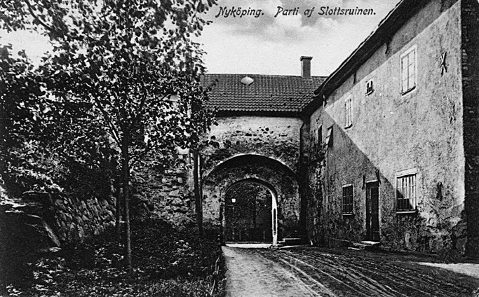 Nyköping. Parti af Slottsruinen. Fototid: 1906-...