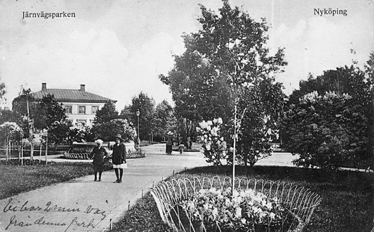 Järnvägsparken. Nyköping. Fototid: 1911-1929.