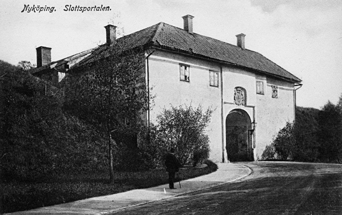 Nyköping. Slottsportalen. Fototid: 1906-1922.