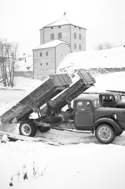 Snöstjälpning vid NK-Villan  Fototid: 1940.