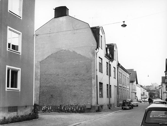 Skjutsaregatan 20-22. Huset rivet. Fototid: 1964.