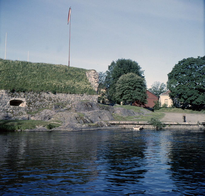 Slottet och före detta Gasverket. Fototid: 570621.