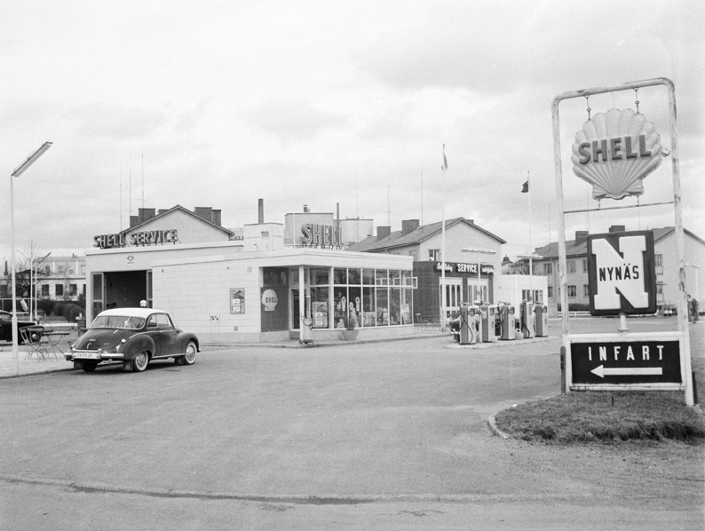 Shells bensinstation vid Hemgårdsområdet.  Foto...