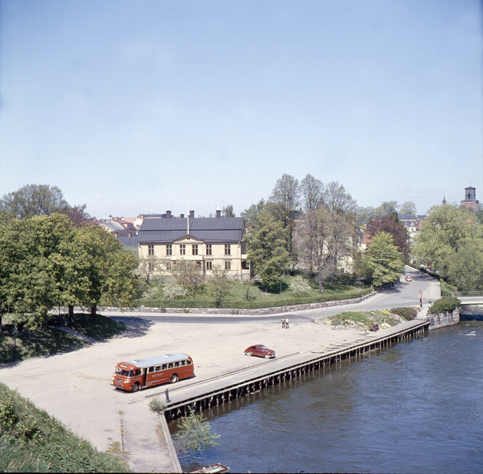 Slottsgatan vy från Slottet. Fototid: 600527.