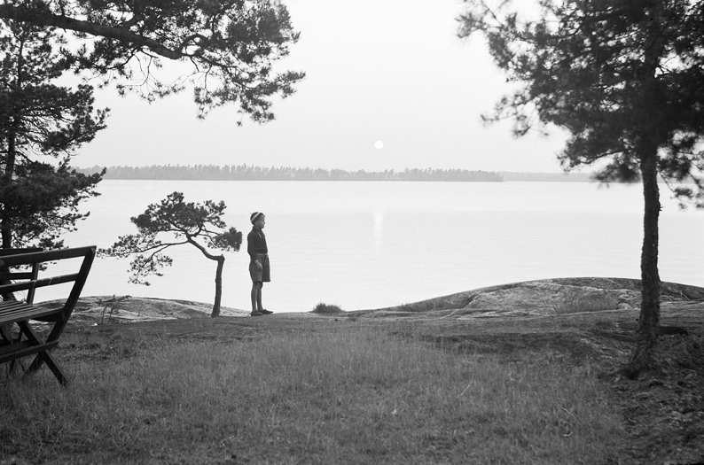 Solnedgång i Stjärnholmsviken. Fototid: 1922-1968.