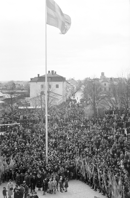 Första Maj, Vid Östra Skolan. Fototid: 1941.
