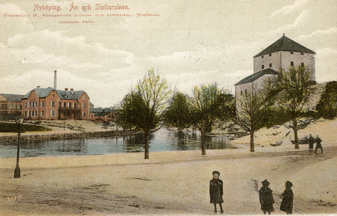 Nyköping. Ån och Slottsruinen. Fototid: 1906-1909.