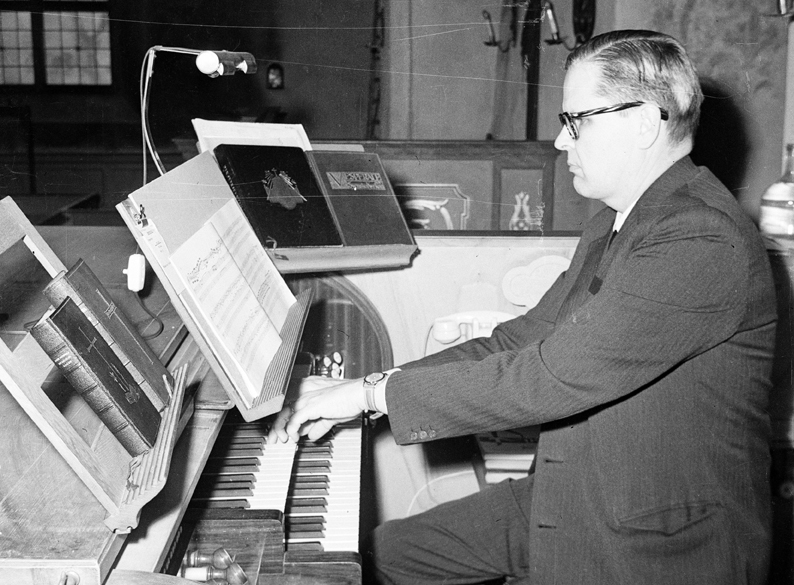 Musikdirektör, Åke Kullnes. Fototid: 1922-1968.