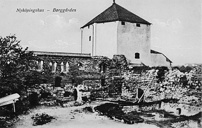 Nyköpingshus - Borggården. Fototid: 1909-1922.
