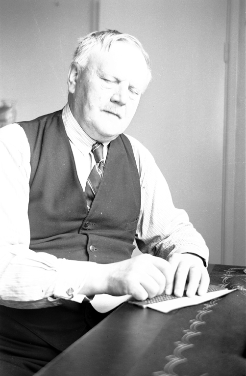 Erik Julius Eklund, Borstbindare. Fototid: 1943