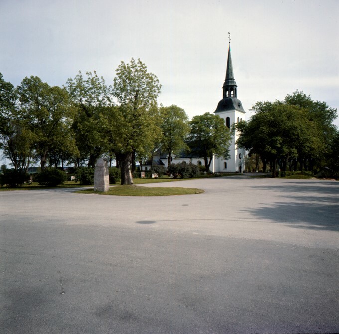 Lunda Kyrka Jönåker. Fototid: 1974-84.