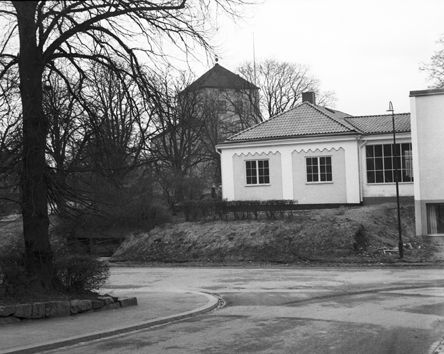 Konsthallen, Nyköpingshus. Till höger nuvarande...