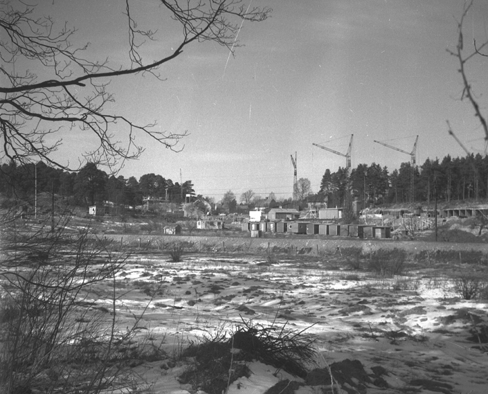 Isaksdalsområdet bebyggs. Fototid: 1964.