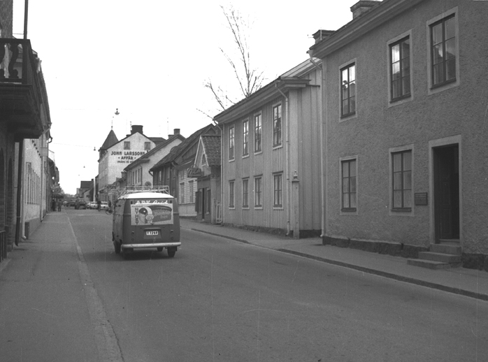 Västra Kvarngatan från Fruängsgatan mot Brunnsg...