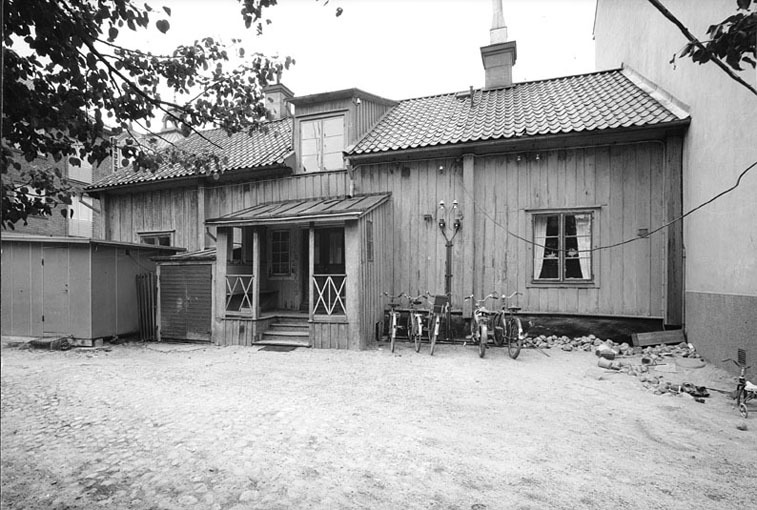 Gårdsinteriör, S:t Annegatan. Fototid: 1964.