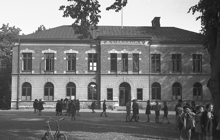 Västra Småskolan byggdes 1890 och var i bruk un...