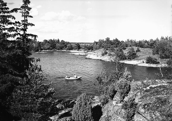 Vy över skärgården.  Fototid: 1935-1987.