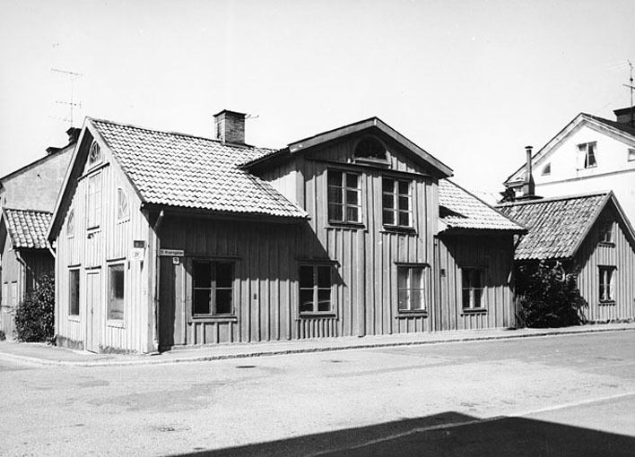 Östra Kvarngatan 9-11. Fototid: 1966.