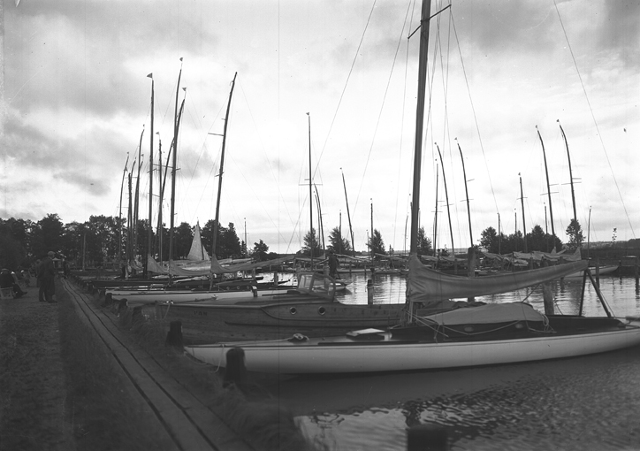 Segelhamnen. Fototid: 1934.