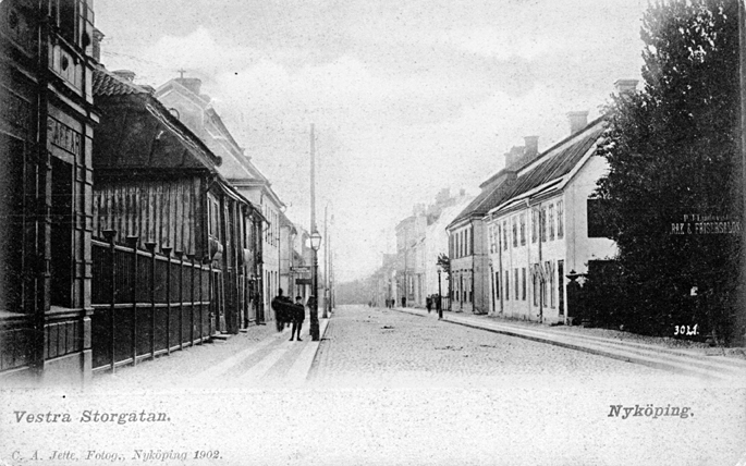 Vestra Storgatan. Nyköping. Fototid: 1902.