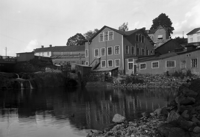 Hus vid Sågarbacken. Fototid: 1917-1965.