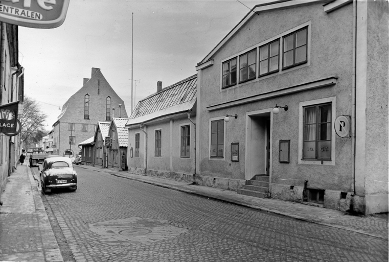 Västra Trädgårdgatan. Närmast IOGT:s Ordenshus....