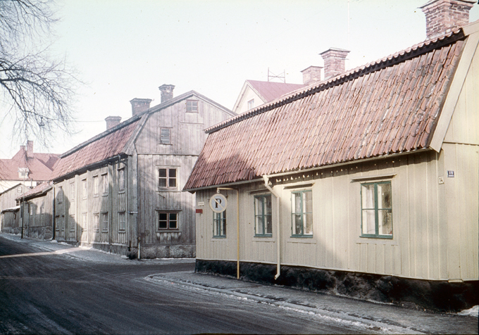 Huset till höger, S:t Annegatan 14, är från 170...