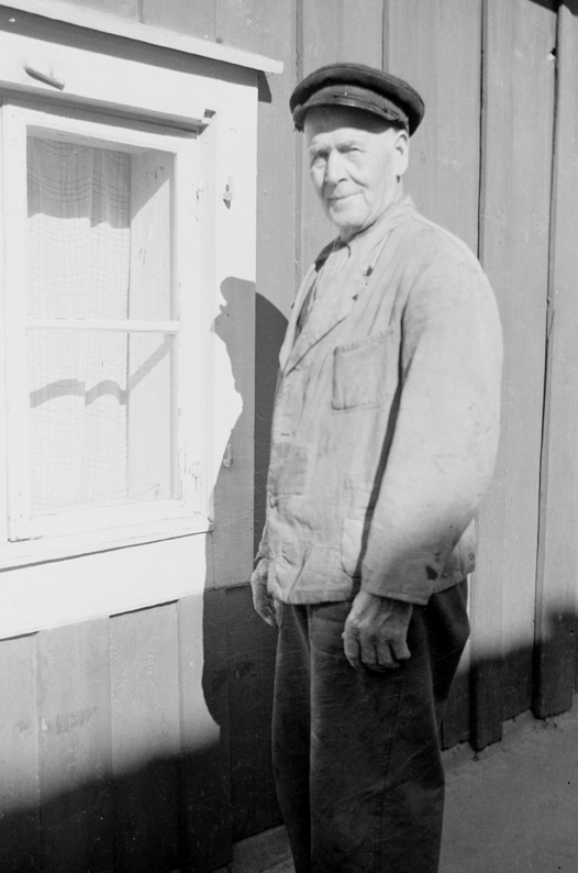 Adolf Gustafsson, Åkare. Fototid: 1945.