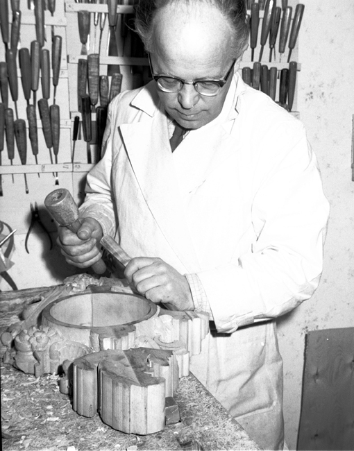 Karl Axel Erik Grahn, Bildhuggare. Fototid: 1958.