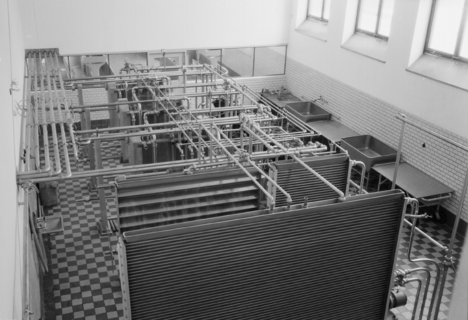 Interiör i mjölkcentralen, Oppeby. Fototid: 194...