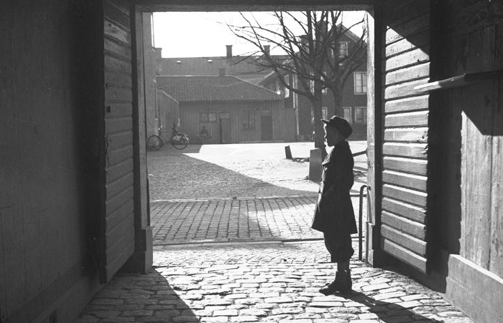 Gårdsinteriör Behmbrogatan. Fototid: 1943.