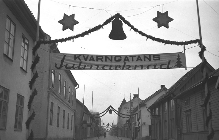 Västra Kvarngatan. Julmotiv. Fototid: december ...